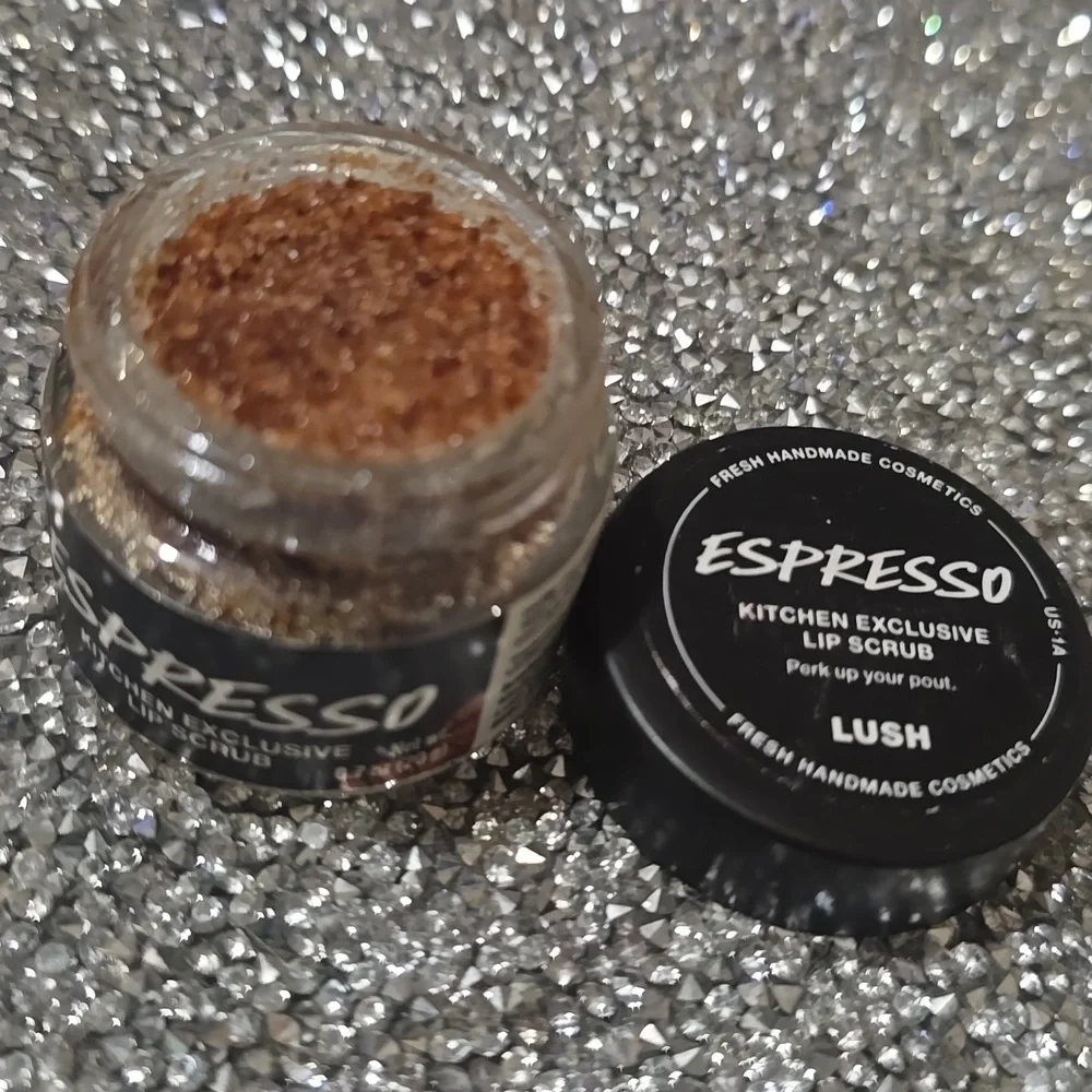 🧚‍♀️ESPRESSO Lush RARE Kitchen Exclusive Lip Scrub NWT